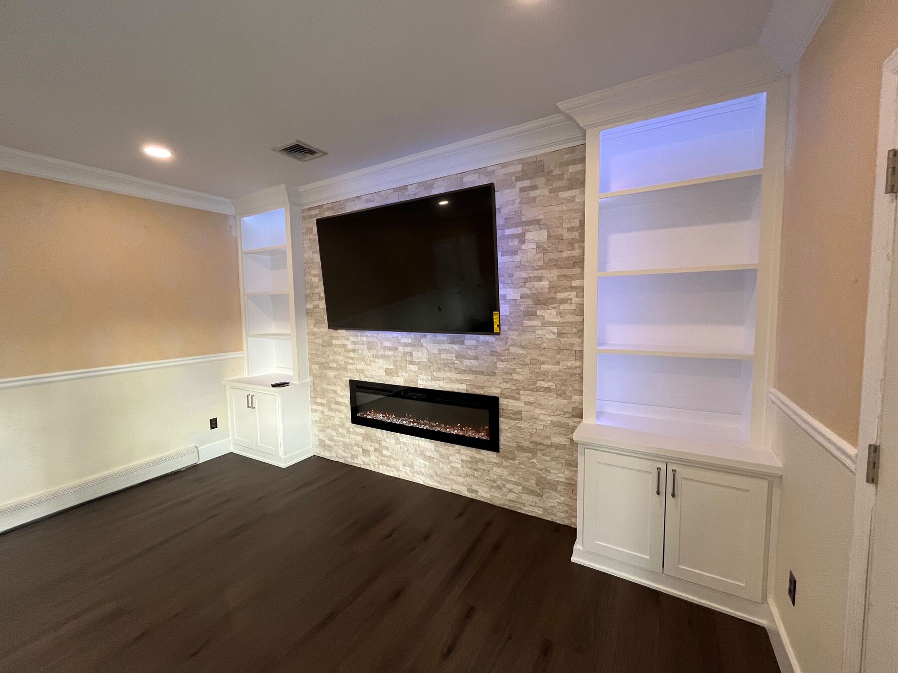 Built-in fireplace remodeling portfolio image